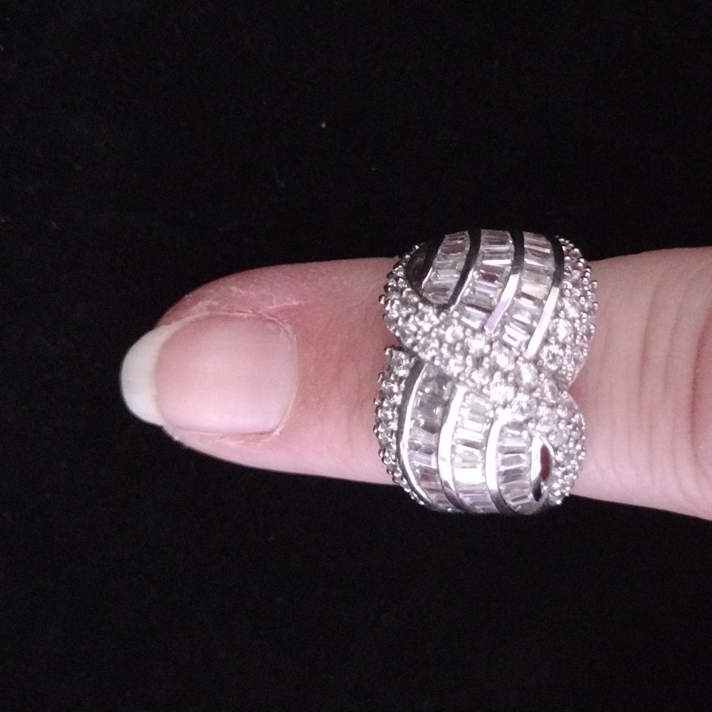 NEW without tags Gorgeous Cubic Zirconia Diamond Ring Size 6 item #019